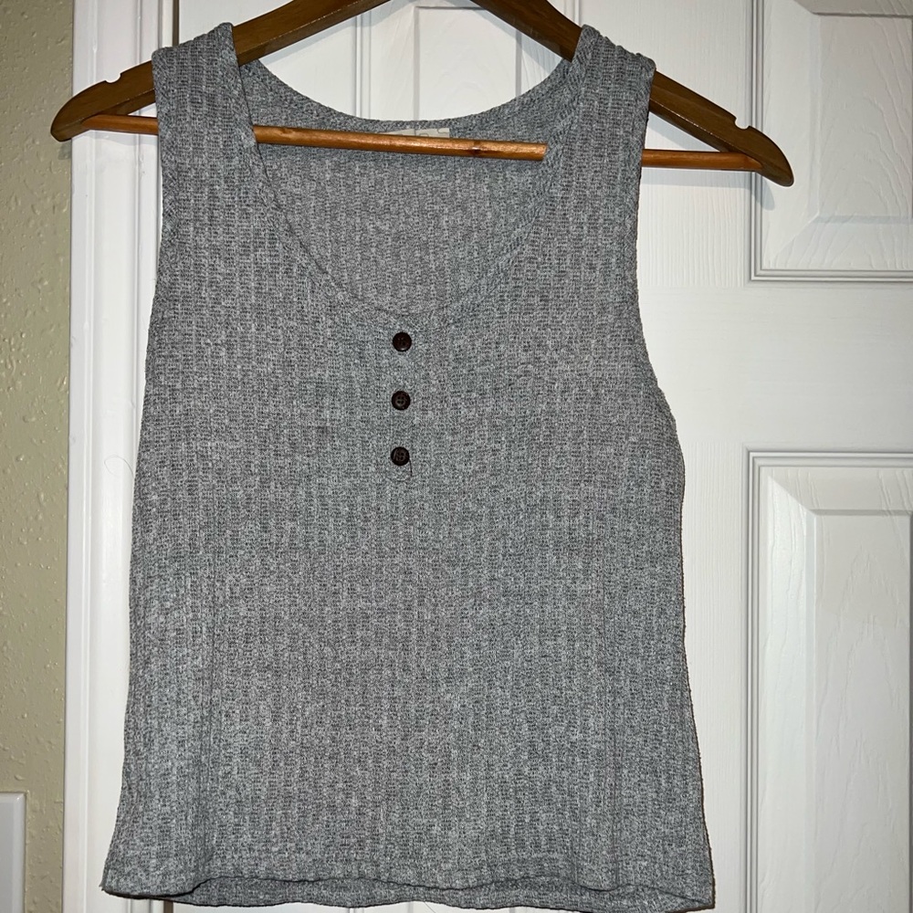 Women’s gray top